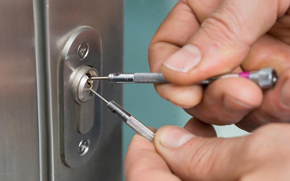 remplacer une serrure de porte d'entrée Clamart